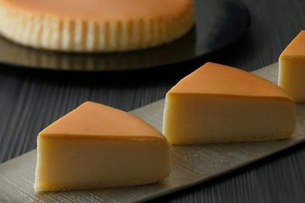 Japanese cheesecake is light and fluffy ©Cheesegarden.jp