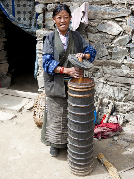 A Tibetan woman with a chandong