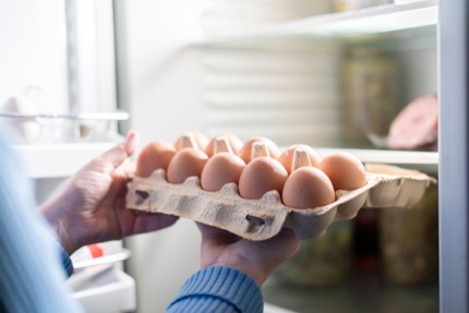 Some refrigerate eggs, others don't