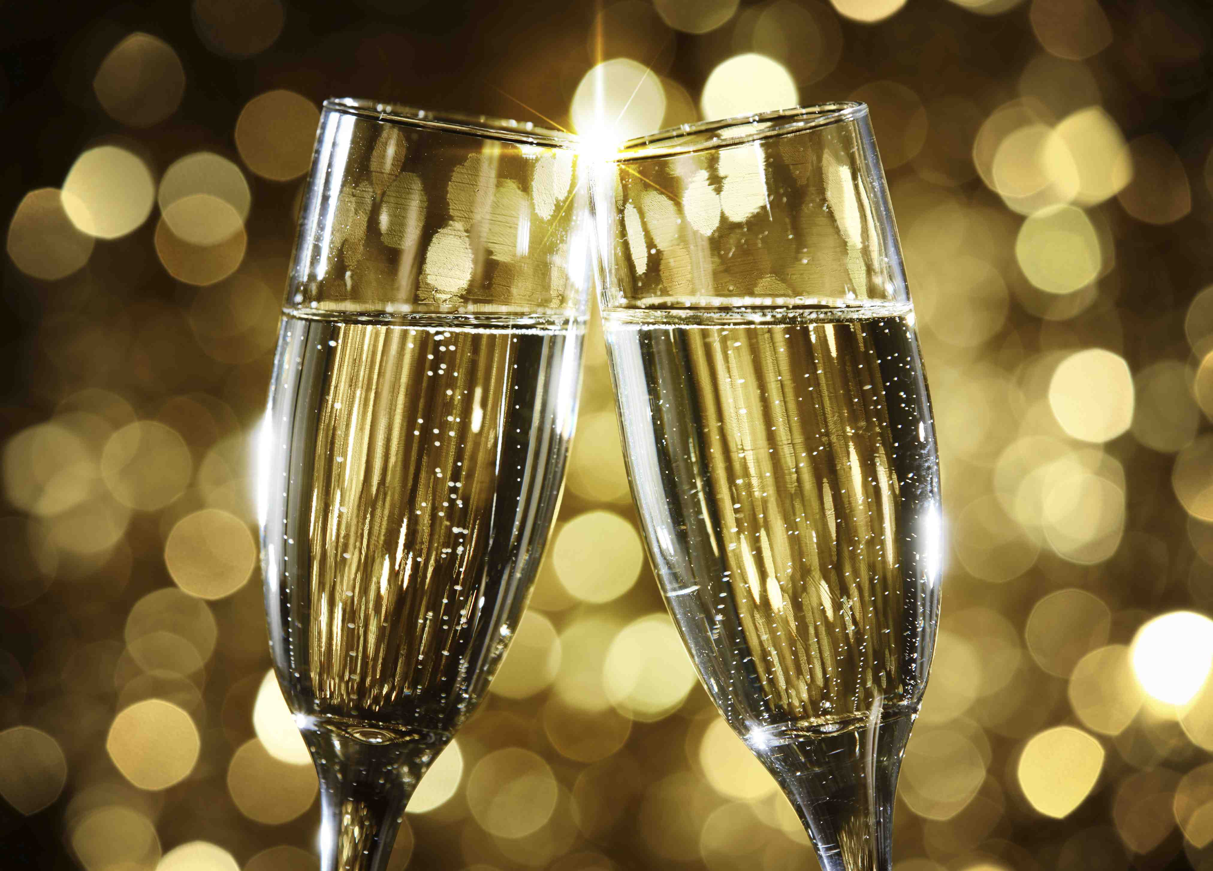 We celebrate new year. Бокалы для шампанского. Шампанское в бокале. Бокалы с шампанским. Новогодние бокалы с шампанским.
