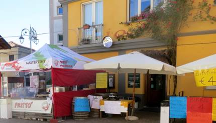 Street stands purvey food and plenty of beer and wine