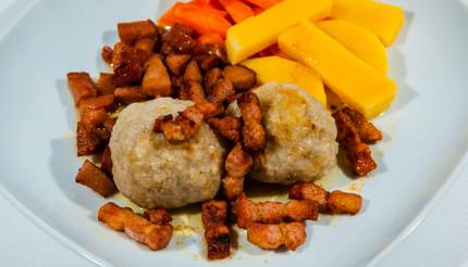 Raspeballer - Potato dumplings with bacon, carrots, rutabaga and sausage
